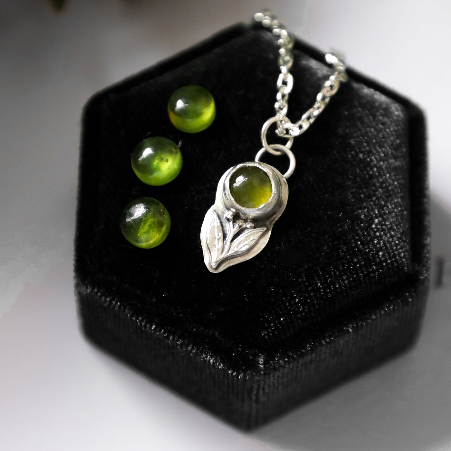 CHLORIS NECKLACE (VESUVIANITE - MTO)